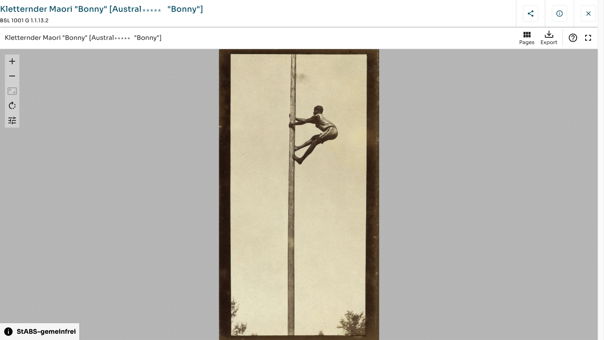 Screenshot des Digitalen Lesesaals des Staatsarchivs Basel-Stadt: Fotografie eines Mannes, der an einem Mast hochklettert, Signatur BSL 1001 G 1.1.13.2. Der Titel enthält eine koloniale, rassistische Fremdbezeichnung; ein Teil des Wortes ist abgedeckt.